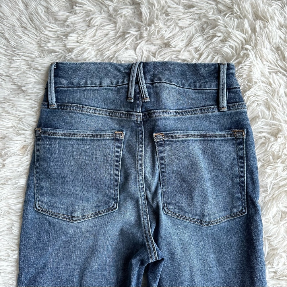 Good American Good Waist Crop Jeans Size 2 - Picture 9 of 10